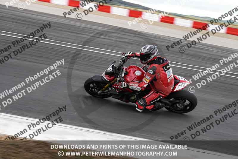 cadwell no limits trackday;cadwell park;cadwell park photographs;cadwell trackday photographs;enduro digital images;event digital images;eventdigitalimages;navarra;no limits trackdays;peter wileman photography;racing digital images;trackday digital images;trackday photos